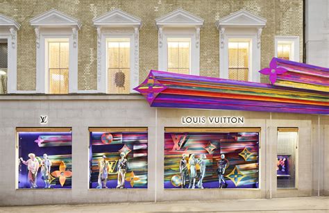 primo negozio a londra di louis vuitton|Louis Vuitton inaugurata la New Bond Street House.